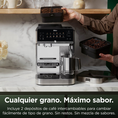 Dos depósitos de café intercambiables de la Ninja AutoBarista Pro para cambiar de tipo de grano sin mezclar sabores